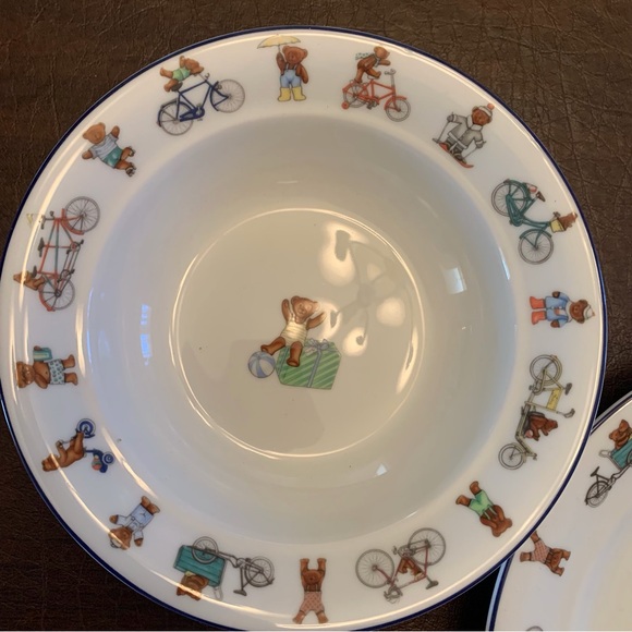 Charming Children's Dinnerware Set with Bear Design - Picture 3 of 6